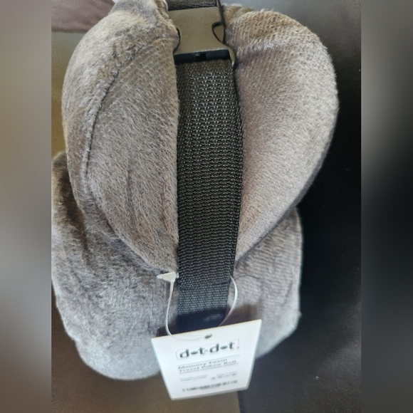 Travel Pillow - Gray Memory Foam Roll Up Travel Pillow BRAND NEW - Picture 4 of 6